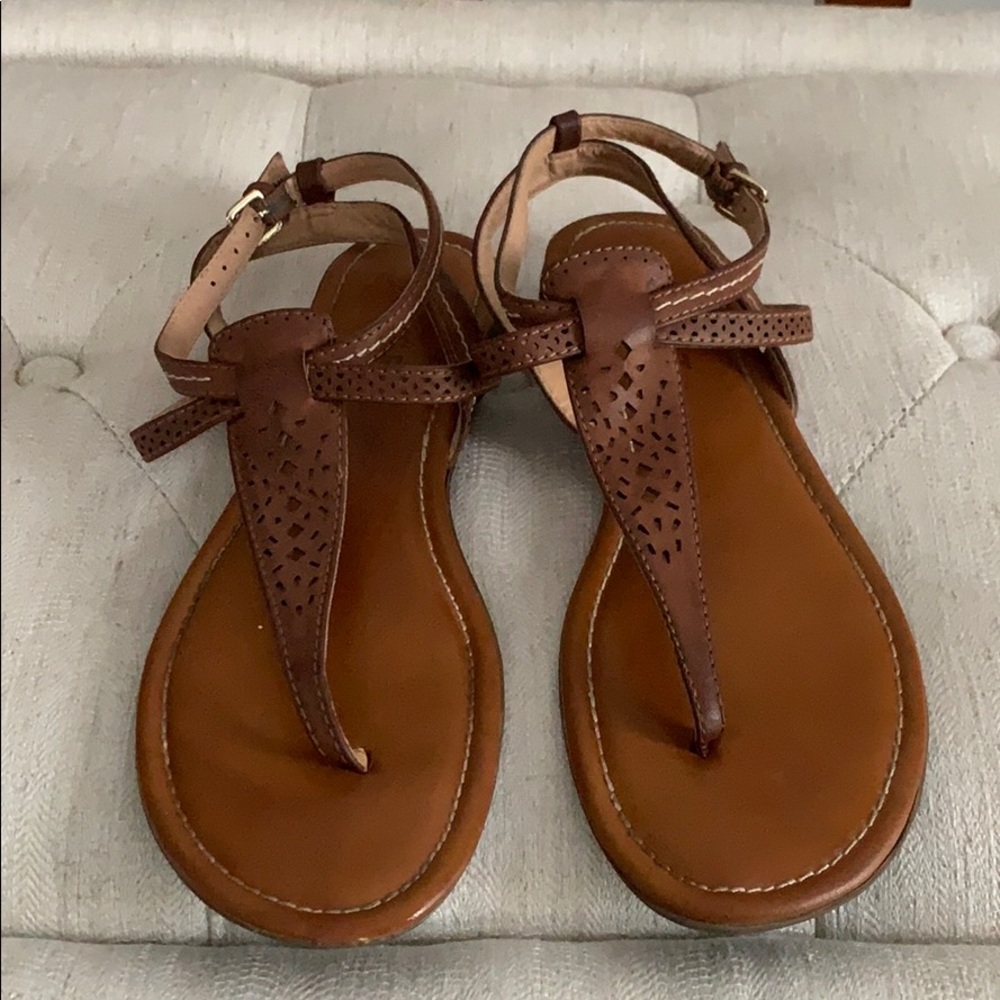Report - tan strapped sandal